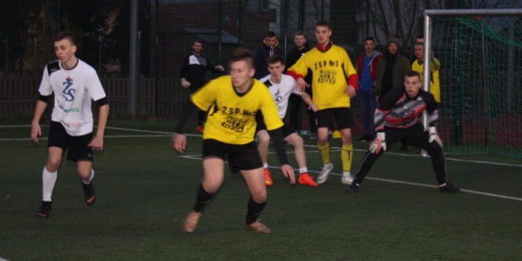 Tarnobrzeg. Druga kolejka Nadwiślańskiej Ligi Piłkarskiej.