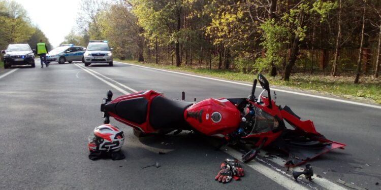 Jamnica: Zderzenie motocykla z samochodem osobowym.