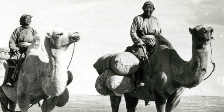 Sandomierz: 'Pamięć stepowej przeszłości. Mongolia wieku XX. Fotografie Sławoja Szynkiewicza’.