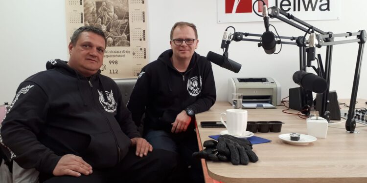 Sandomierz: Rozmowa z Rafałem Ogórkiem i Grzegorzem Wilkiem z Sandomierskiego Stowarzyszenia Motocyklowego „Moto Sandomierz”.