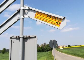 Świętokrzyskie: Żółte naklejki przedmiotem akcji informacyjnej.