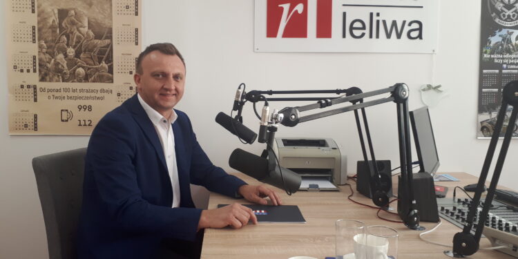 Sandomierz: Władze powiatu apelują o zawieszenie strajku nauczycieli.