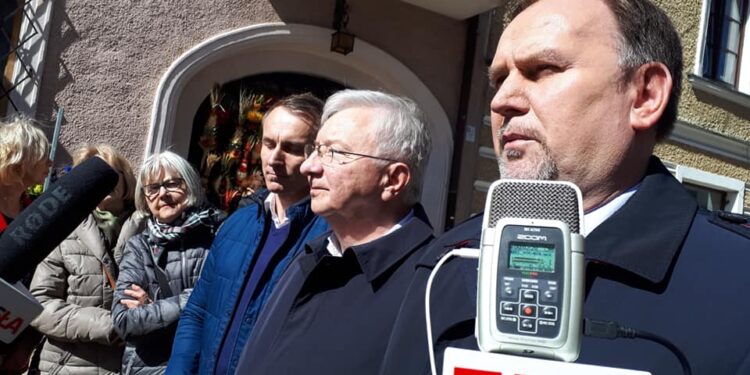 Sandomierz: Promowali „piątkę PiS” i zbierali podpisy na listach do Europarlamentu.