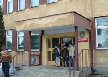 Niwiska: Problemy z oświatą.