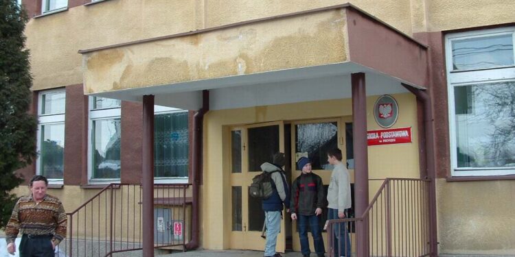 Niwiska: Problemy z oświatą.