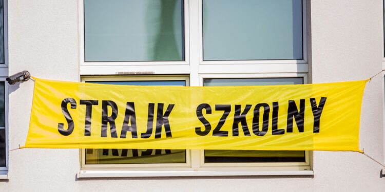 Mielec: Kolejny dzień strajku.