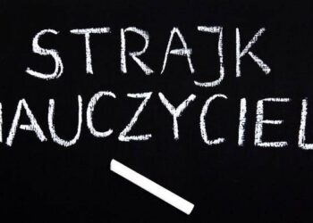 Sandomierz: Głosy mieszkańców – strajk nauczycieli.