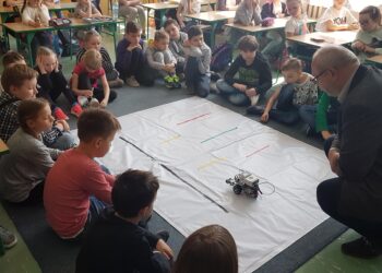 Tarnobrzeg. Nowoczesne narzędzia edukacyjne: zestawy LEGO do nauki robotyki i ozoboty.