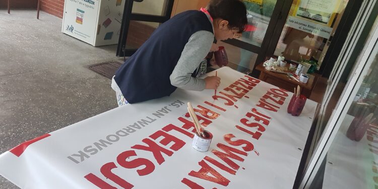 Tarnobrzeg. Banery promujące poezję zawisną na terenie miasta.