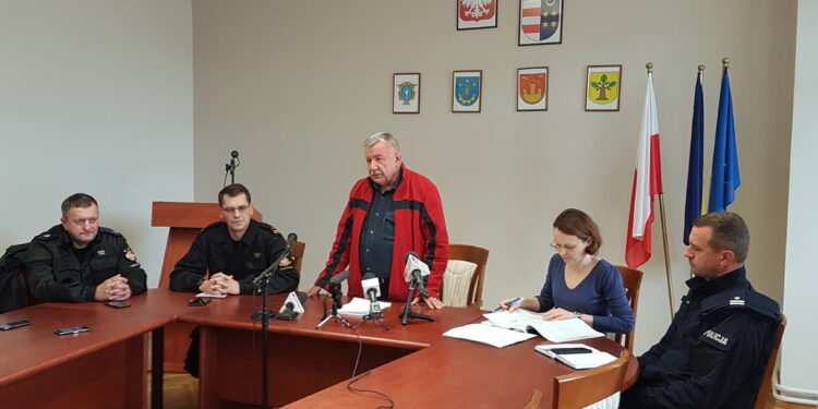 Powiat tarnobrzeski. Gorzyce czekają na falę. Łęg podtapia gospodarstwa w Gminie Grębów.