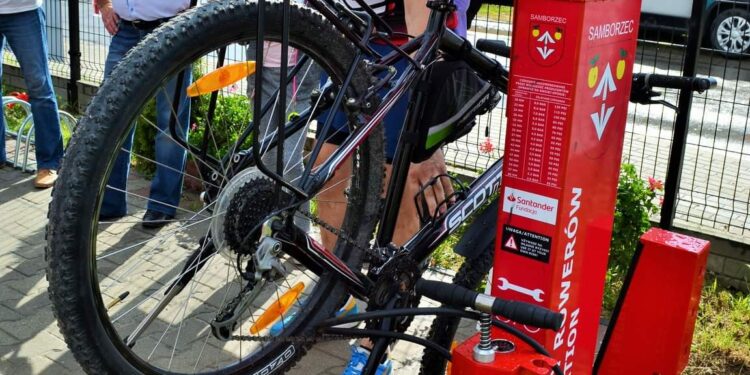 Koćmierzów: Już działa samoobsługowa stacja naprawy rowerów.