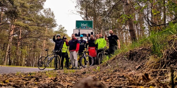 Włostów/Zakopane/Hel: Pokonali 800km rowerem bez snu.