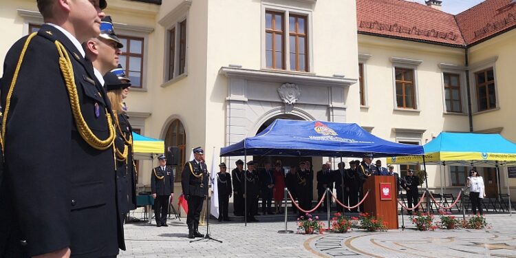 Tarnobrzeg: Powiatowe obchody Dnia Strażaka