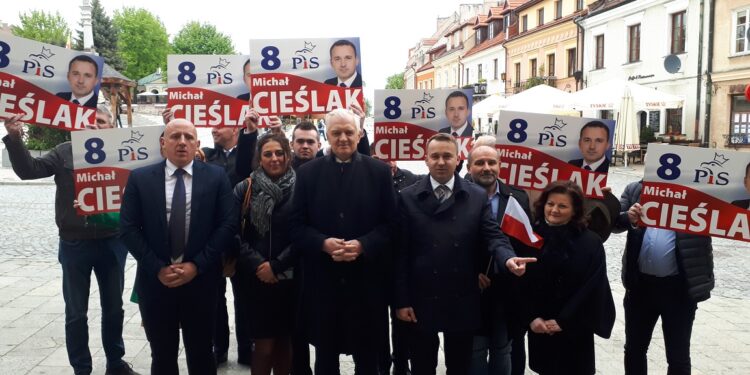 Sandomierz: Minister Jarosław Gowin i poseł Michał Cieślak zachęcali do głosowania w eurowyborach.