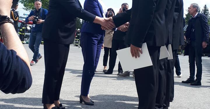 Sandomierz: Awanse, odznaczenia, gratulacje w czasie powiatowych obchodów Dnia Strażaka.