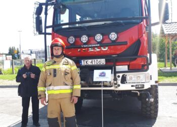 Sandomierz: Awanse, odznaczenia, gratulacje w czasie powiatowych obchodów Dnia Strażaka.