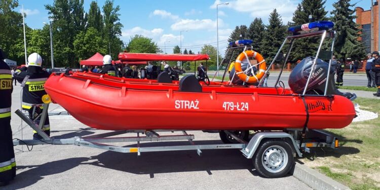 Sandomierz: Awanse, odznaczenia, gratulacje w czasie powiatowych obchodów Dnia Strażaka.