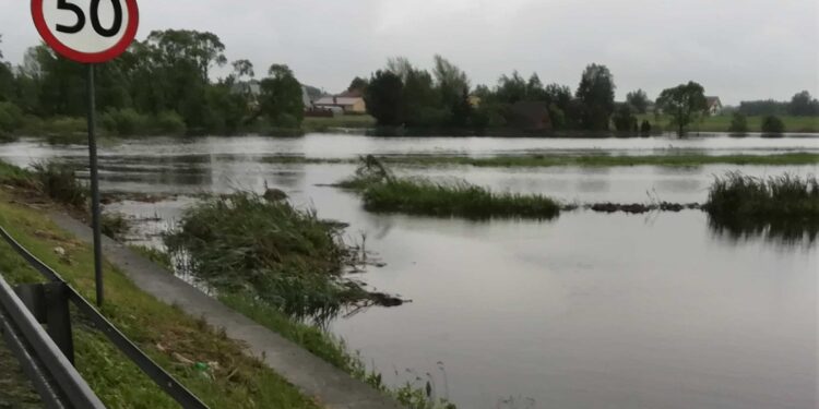 Cmolas: Woda podtopiła gminę