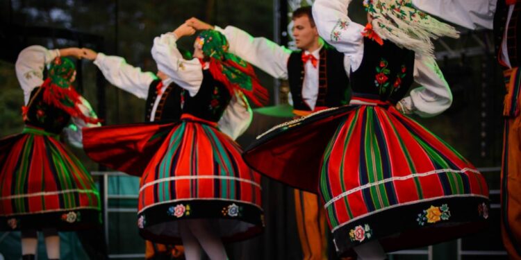 Nowa Dęba: Zespół Pieśni i Tańca Dębianie świętuje jubileusz.