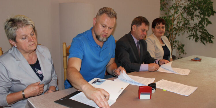 Nisko: Umowa na budowę drogi w Nowosielcu podpisana