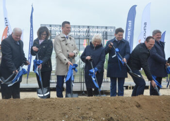 Stalowa Wola: Wbiciem łopaty rozpoczęli budowę obwodnicy