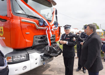 Ożarów: Nowy wóz dla strażaków