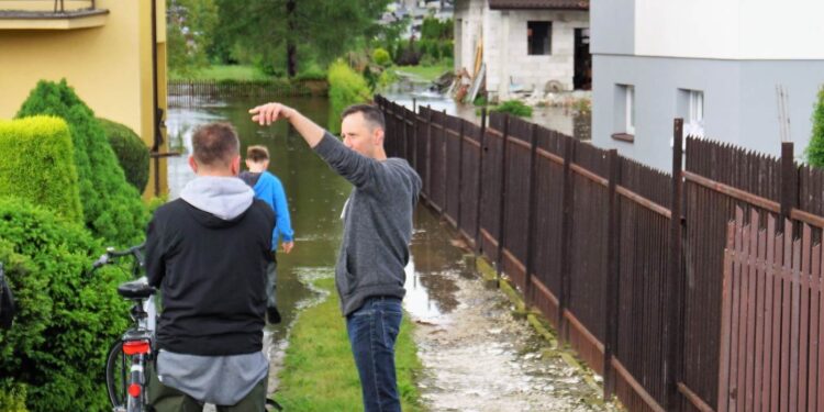 Kolbuszowa: Mieszkańcy pytają o przyczyny powodzi.