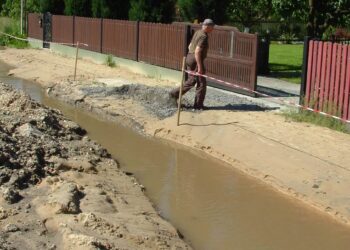Cmolas: Utrudniają walkę z żywiołem