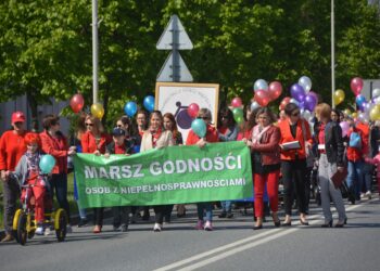 Stalowa Wola: Radosny Marsz Godności Osób Niepełnosprawnych