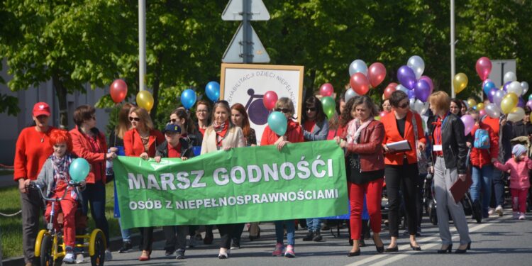 Stalowa Wola: Radosny Marsz Godności Osób Niepełnosprawnych