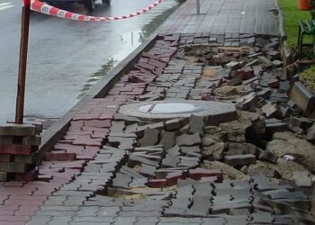 Cmolas: Utrudniają walkę z żywiołem