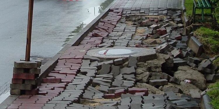 Cmolas: Utrudniają walkę z żywiołem