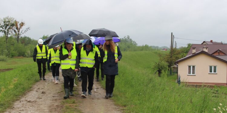 Gorzyce: Monitorowali stan realizacji budowy wałów przeciwpowodziowych