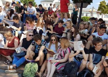 Tarnobrzeg. Czytali na Placu Bartosza Głowackiego.