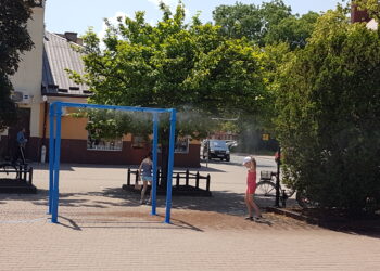 Tarnobrzeg. Kurtyna wodna stanęła na Placu Bartosza Głowackiego.