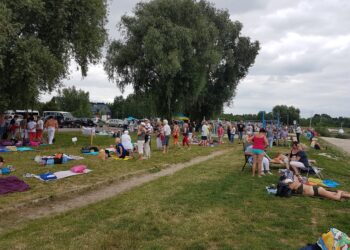 Tarnobrzeg. Ponad 700 seniorów nad Jeziorem Tarnobrzeskim.