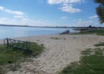 Tarnobrzeg. Poszukiwania 22-latka w jeziorze nadal trwają.