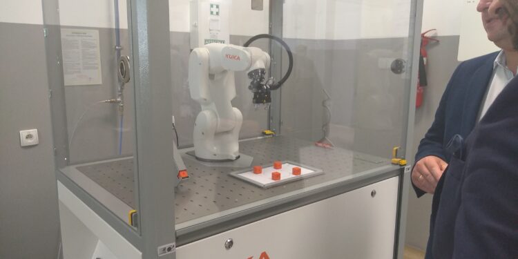 Mielec: Wzbogacili  się o nowego ROBOTA!