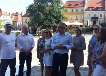 Sandomierz: Polityka na luzie