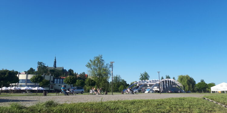 Sandomierz: Miasto rozpoczęło opryski przeciw komarom.