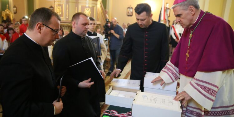 Dzikowiec: Zakończono proces beatyfikacyjny ks. Stanisława Sudoła na etapie diecezjalnym.