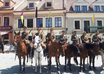 Sandomierz: Obchody 100. rocznicy wkroczenia 14. Pułku Ułanów Jazłowieckich w granice Polski.
