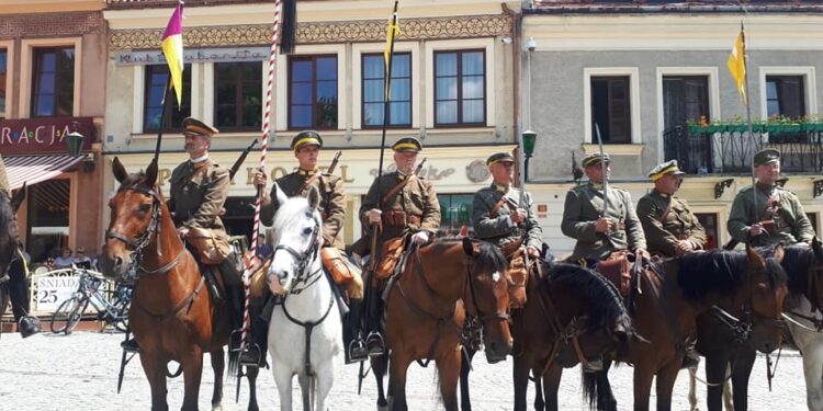 Sandomierz: Obchody 100. rocznicy wkroczenia 14. Pułku Ułanów Jazłowieckich w granice Polski.