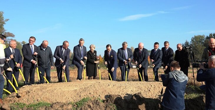 Mielec: Budowa z opóźnieniem.