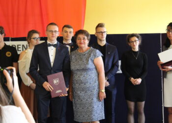 Ostrowiec Św.: Stypendia starosty