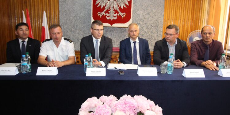 Zaklików: Umowa na dofinansowanie zakupu wozu strażackiego dla Zdziechowic podpisana