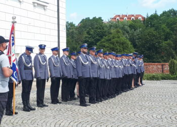 Sandomierz: Awanse, nagrody i pionierska publikacja o sandomierskich funkcjonariuszach czyli powiatowe obchody Święta Policji.