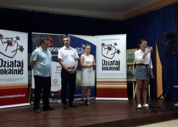 Rytwiany: Uroczyste podpisanie umów z grantobiorcami z powiatu staszowskiego w ramach konkursu „Działaj lokalnie”.