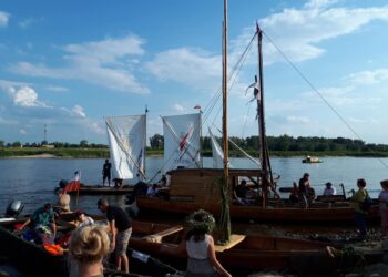 Sandomierz: Parada łodzi i koncerty nad Wisłą.