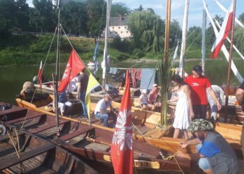 Sandomierz: Parada łodzi i koncerty nad Wisłą.
